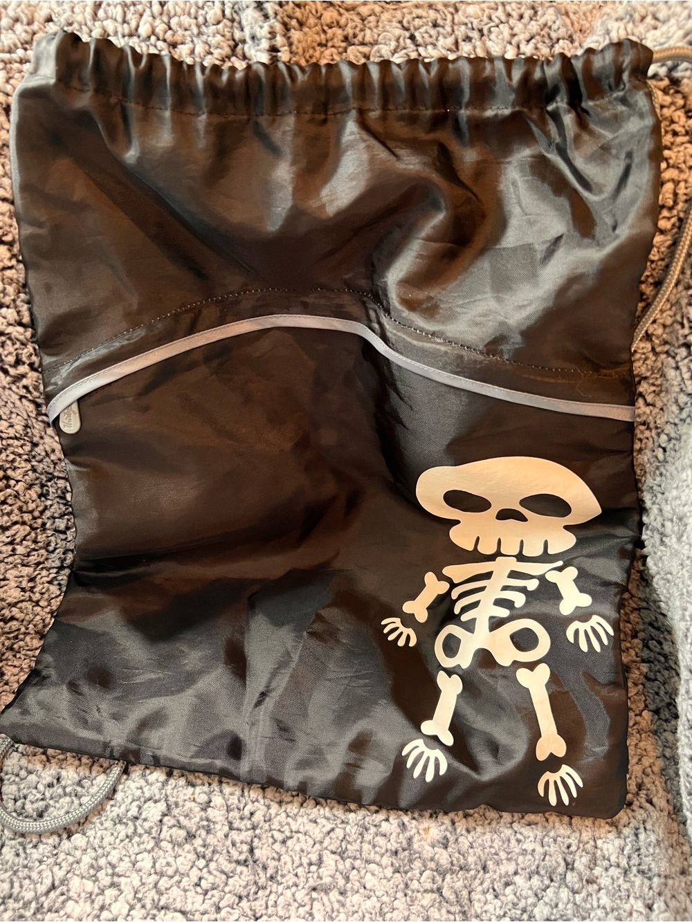 Thirty-one Spirit Lil Bones Black Drawstring Bag/cincwith White Skeleton Graphic